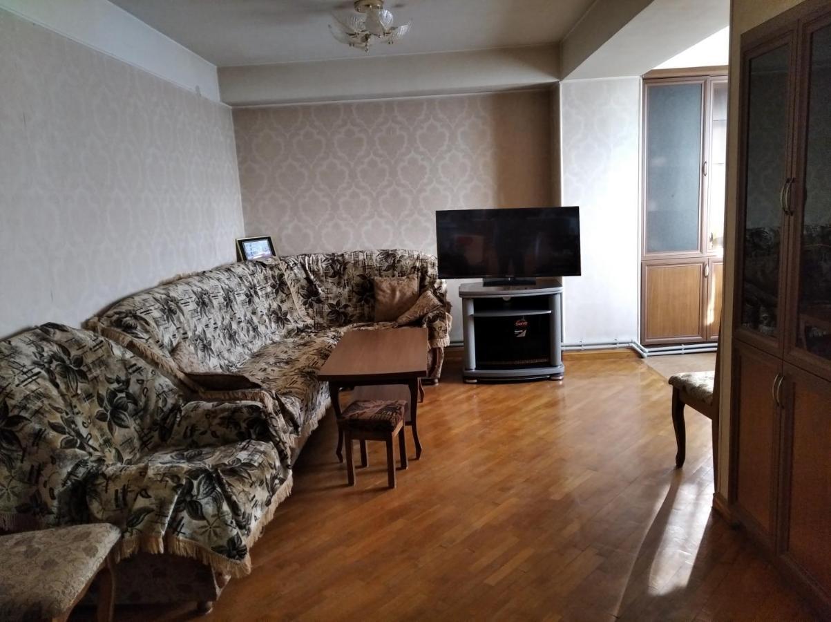 3 Room Apartment In Small Center Of Jereván Kültér fotó