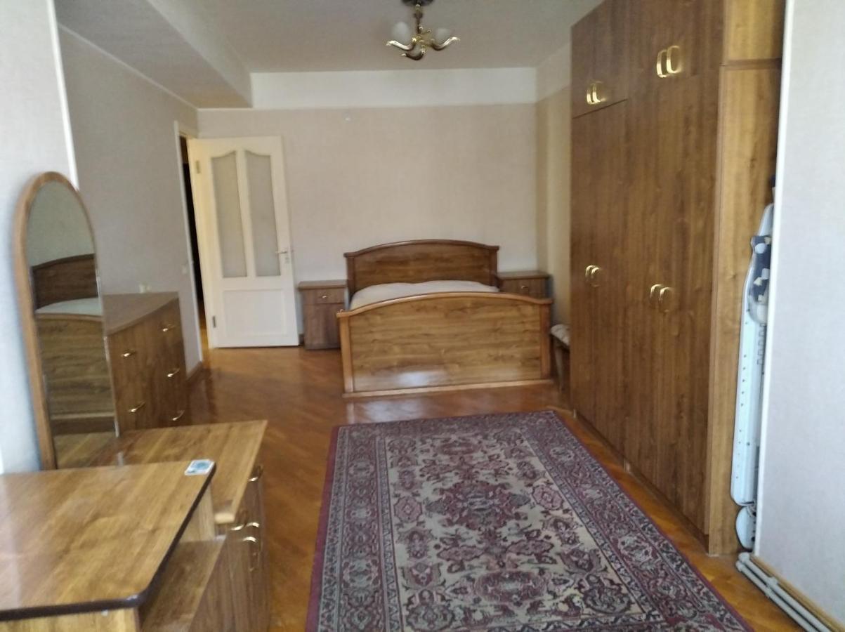 3 Room Apartment In Small Center Of Jereván Kültér fotó