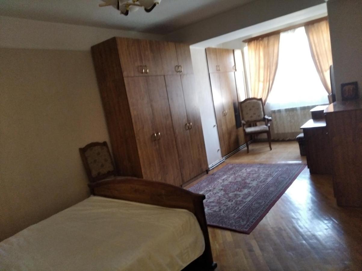 3 Room Apartment In Small Center Of Jereván Kültér fotó