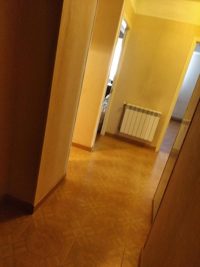 3 Room Apartment In Small Center Of Jereván Kültér fotó