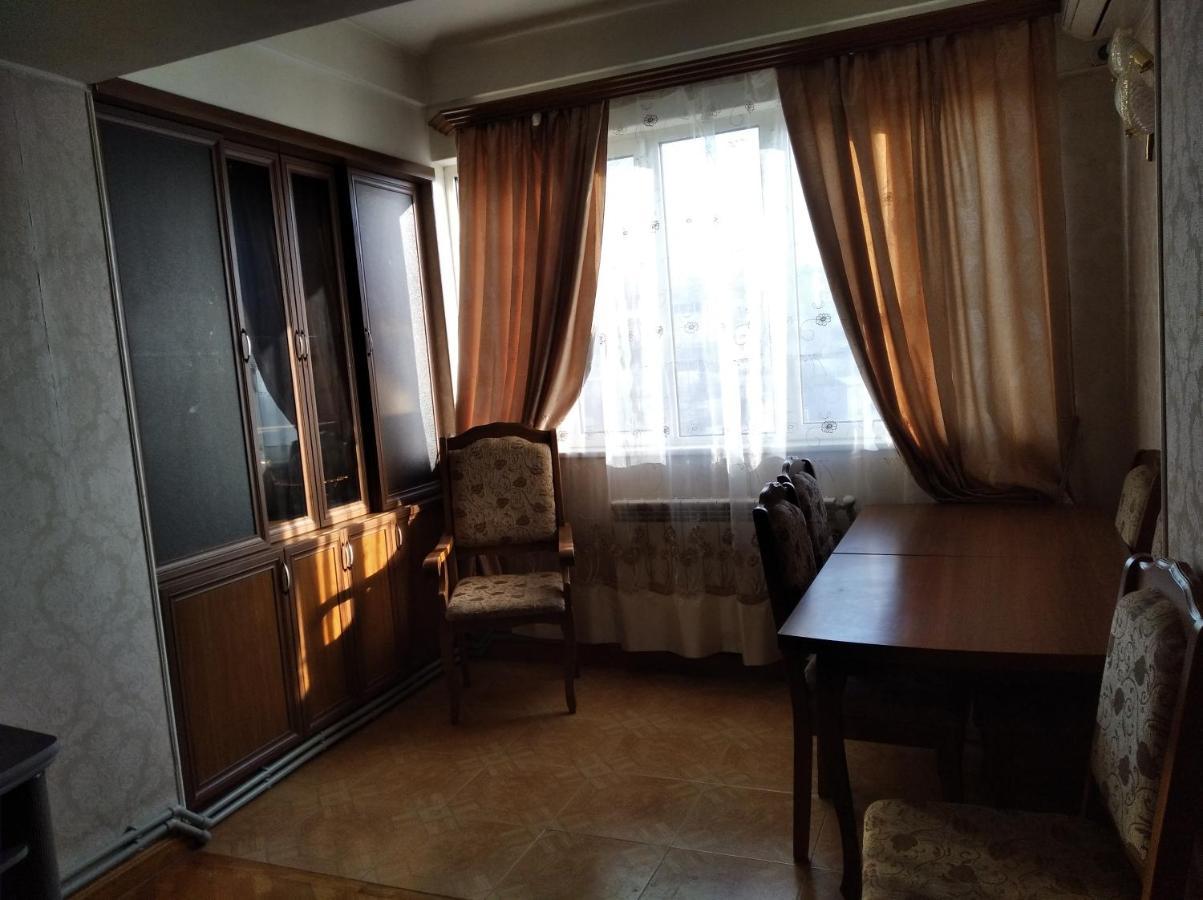 3 Room Apartment In Small Center Of Jereván Kültér fotó