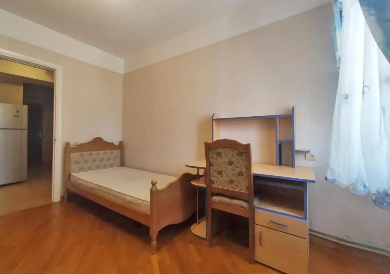 3 Room Apartment In Small Center Of Jereván Kültér fotó