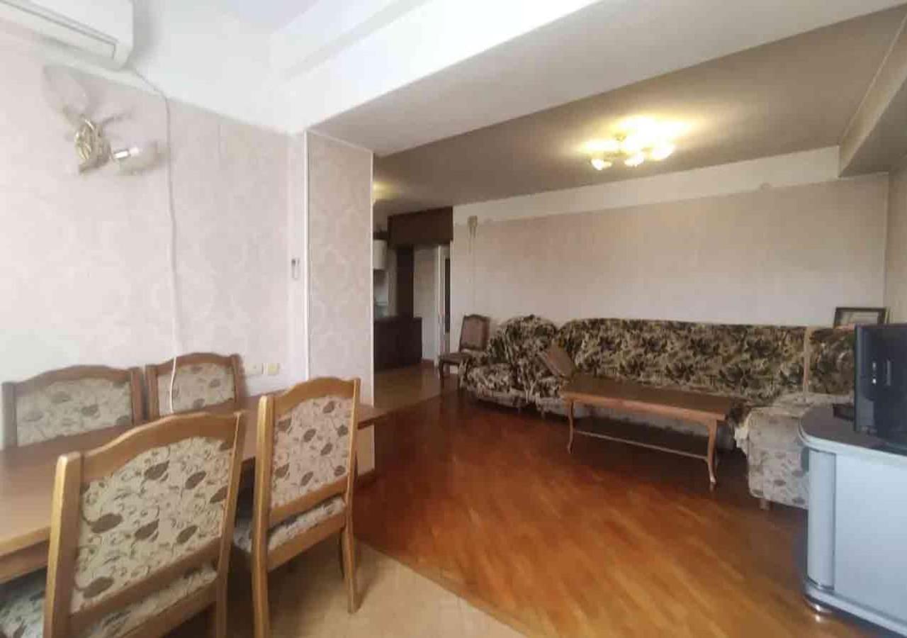 3 Room Apartment In Small Center Of Jereván Kültér fotó